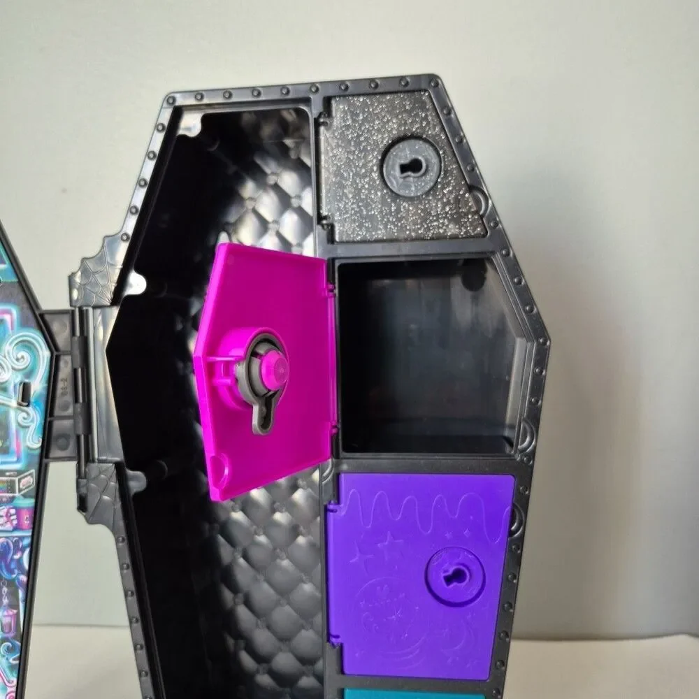 Monsters High Skulltimate Secrets Twyla Doll Toralei Stripe Coffin Cases Only
